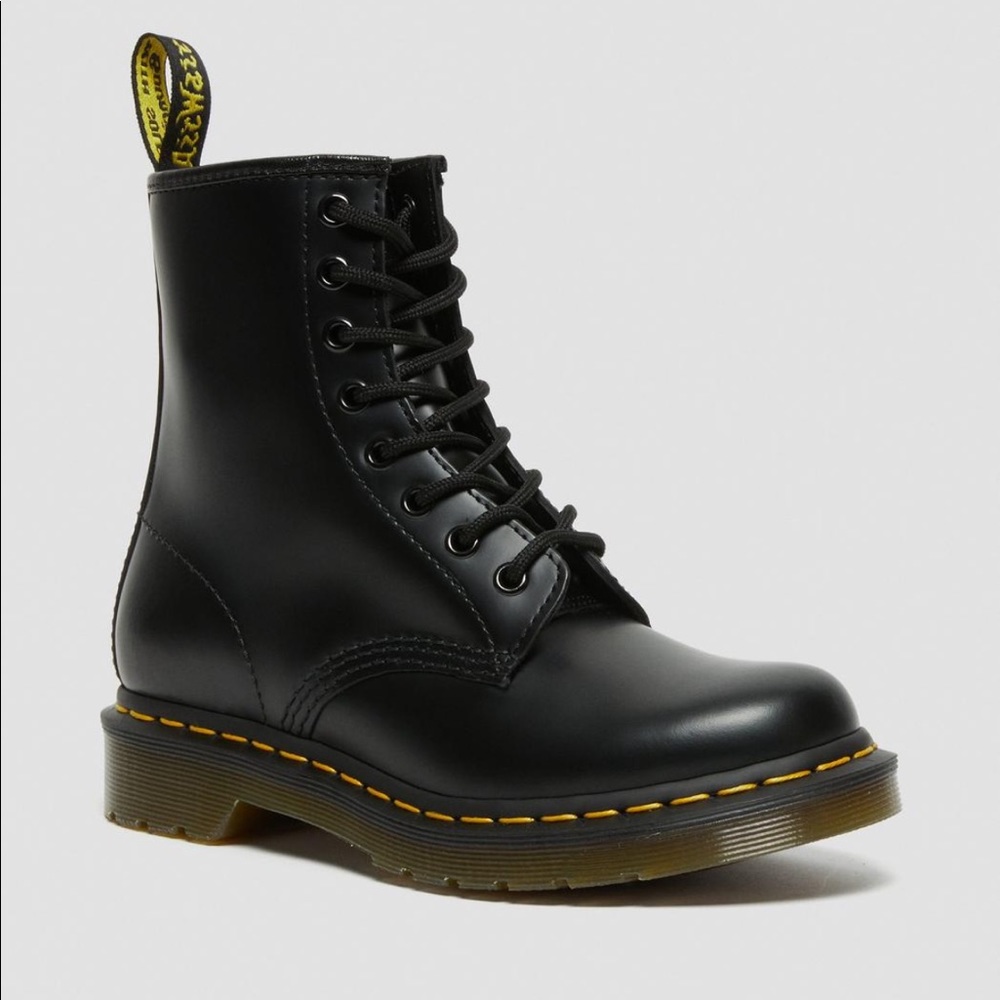 Dr. Martens 1460 WOMEN'S SMOOTH LEATHER LACE UP BOOTS